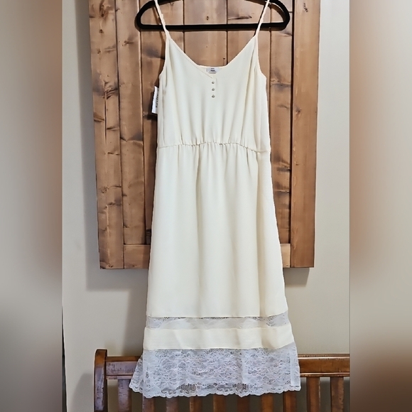 Aritzia Little Moon Dresses & Skirts - Aritzia Little Moon Butter Yellow Lace Trim Aurora Midi Dress Size XS
